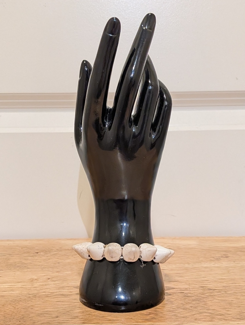 EUC Howlite Studs Stretch Bracelet